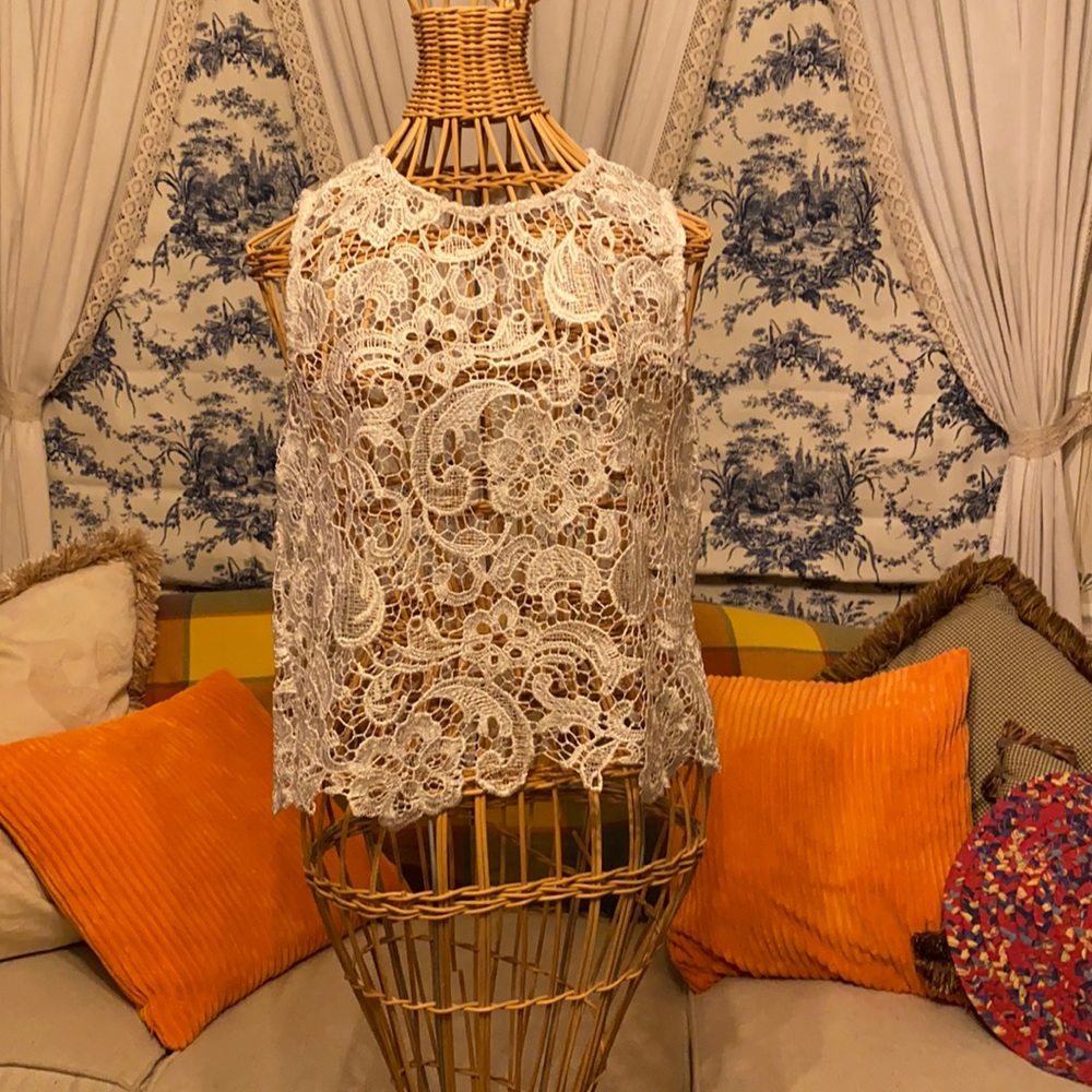 Darling cream lace sleeveless top